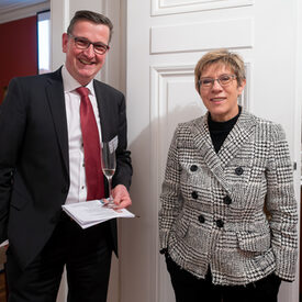 Martin Rabanus (Vorsitzender des DVV) und Annegret Kramp-Karrenbauer (Präsidentin des DVV)